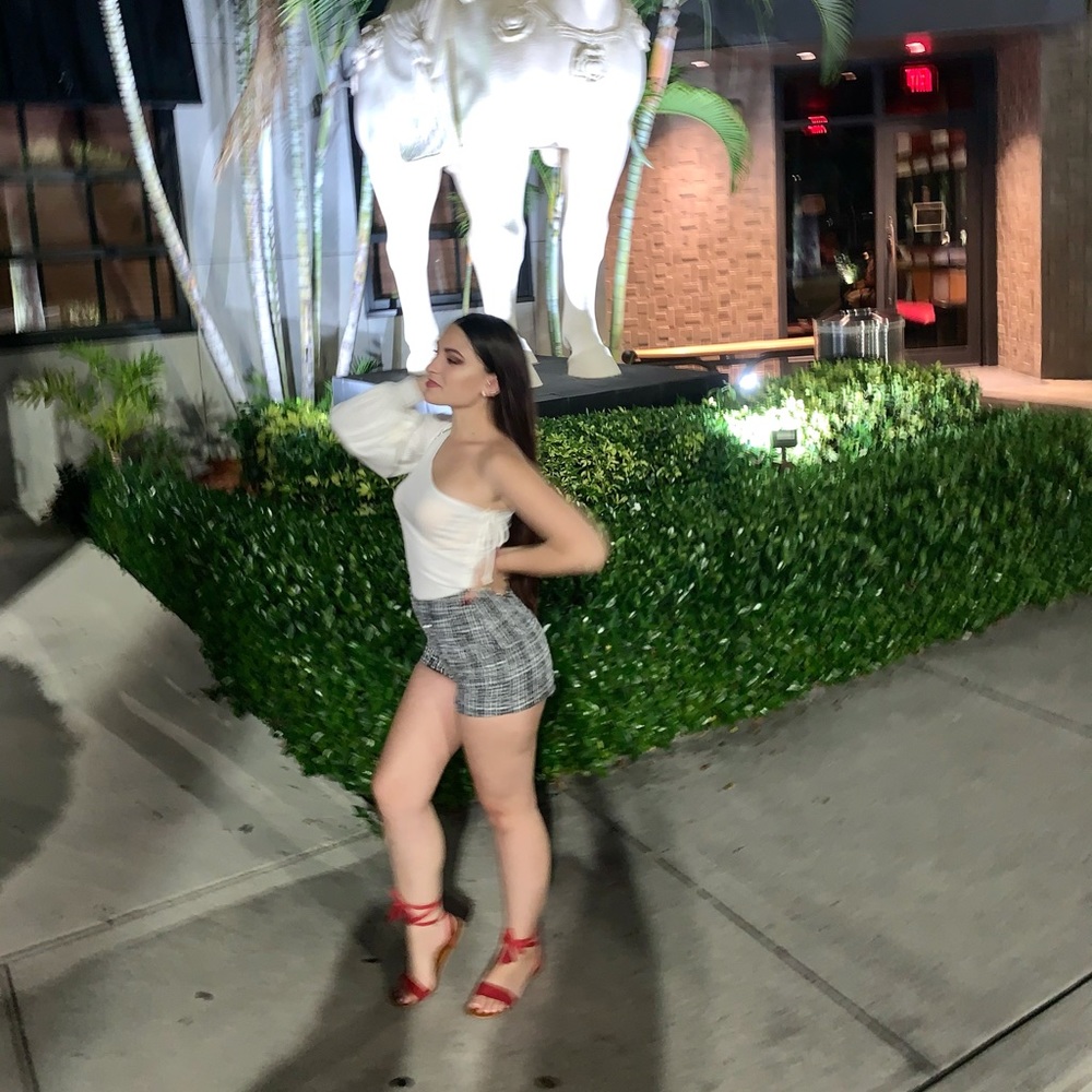 Meet your Posher, Yesenia